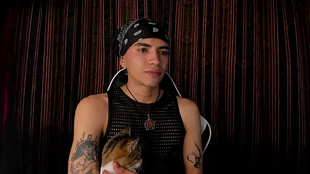 guynextdo0r online show from November 12, 2025, 8:56 pm