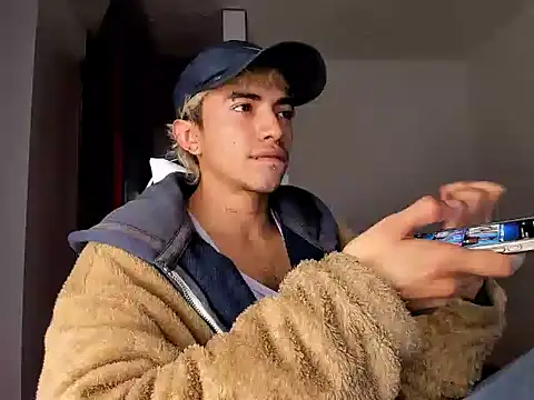 guynextdo0r online show from September 25, 2025, 6:14 pm