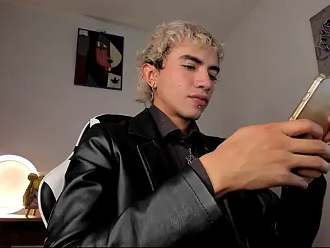 guynextdo0r online show from October 24, 2025, 8:52 pm