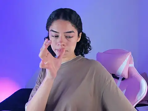 Snapshot of maddy_parker__ chatting on November 21, 2025, 7:35 pm maddy parker online show from November 21, 2025, 7:35 pm