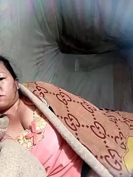 Snapshot of riso-00 chatting on November 1, 2025, 4:23 pm riso-00 online show from November 1, 2025, 4:23 pm