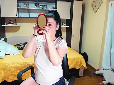 Snapshot of Soffy_Skye chatting on February 20, 2026, 6:26 am Soffy Skye online show from February 20, 2026, 6:26 am