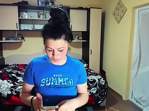 Snapshot of Soffy_Skye chatting on March 4, 2026, 6:21 am Soffy Skye online show from March 4, 2026, 6:21 am