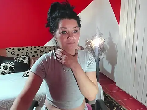 Snapshot of Soffy_Skye chatting on December 3, 2025, 4:02 am Soffy Skye online show from December 3, 2025, 4:02 am