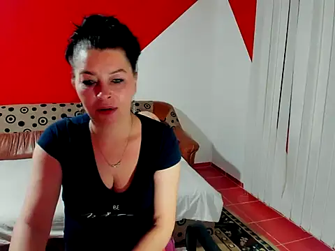 Snapshot of Soffy_Skye chatting on November 6, 2025, 4:05 am Soffy Skye online show from November 6, 2025, 4:05 am