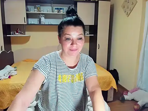 Snapshot of Soffy_Skye chatting on February 10, 2026, 5:06 am Soffy Skye online show from February 10, 2026, 5:06 am