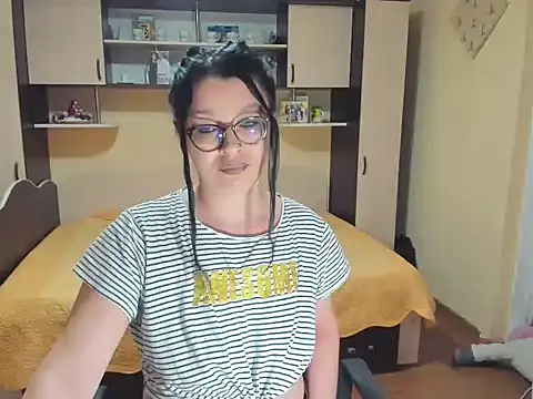 Snapshot of Soffy_Skye chatting on February 3, 2026, 6:22 am Soffy Skye online show from February 3, 2026, 6:22 am