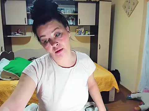 Snapshot of Soffy_Skye chatting on February 15, 2026, 5:41 am Soffy Skye online show from February 15, 2026, 5:41 am