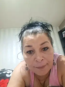 Snapshot of Soffy_Skye chatting on November 11, 2025, 5:52 pm Soffy Skye online show from November 11, 2025, 5:52 pm