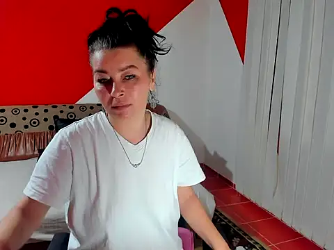 Snapshot of Soffy_Skye chatting on November 9, 2025, 3:43 am Soffy Skye online show from November 9, 2025, 3:43 am