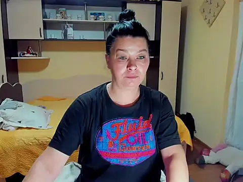 Snapshot of Soffy_Skye chatting on February 9, 2026, 5:05 am Soffy Skye online show from February 9, 2026, 5:05 am