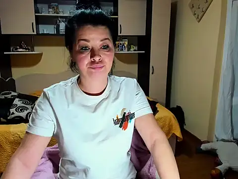 Snapshot of Soffy_Skye chatting on February 19, 2026, 3:47 am Soffy Skye online show from February 19, 2026, 3:47 am