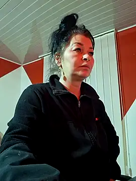 Snapshot of Soffy_Skye chatting on November 13, 2025, 7:56 am Soffy Skye online show from November 13, 2025, 7:56 am