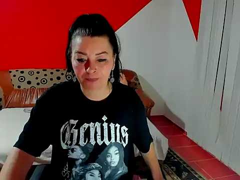 Snapshot of Soffy_Skye chatting on October 31, 2025, 3:47 am Soffy Skye online show from October 31, 2025, 3:47 am