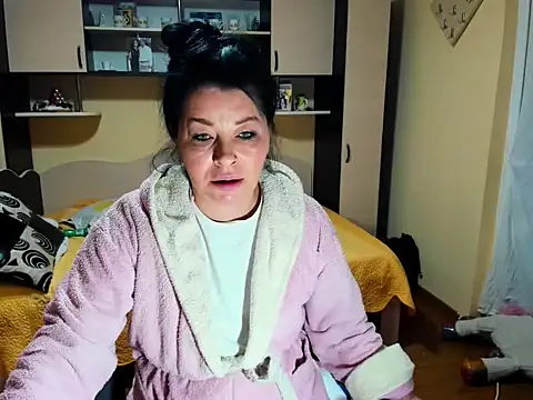 Snapshot of Soffy_Skye chatting on February 18, 2026, 5:05 am Soffy Skye online show from February 18, 2026, 5:05 am