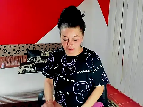 Snapshot of Soffy_Skye chatting on November 7, 2025, 4:17 am Soffy Skye online show from November 7, 2025, 4:17 am