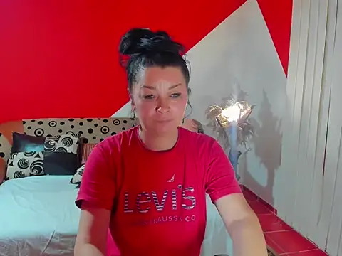 Snapshot of Soffy_Skye chatting on December 2, 2025, 4:14 am Soffy Skye online show from December 2, 2025, 4:14 am