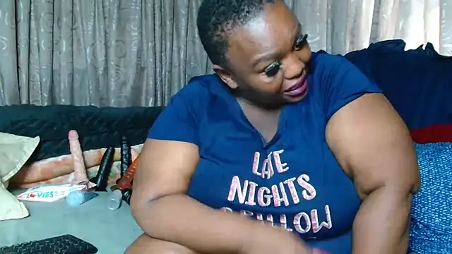 Snapshot of Bustyboobs02xx chatting on December 23, 2025, 7:40 am Bustyboobs02xx online show from December 23, 2025, 7:40 am