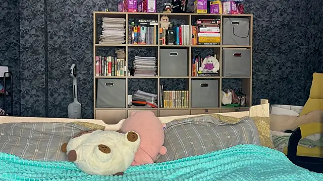 AzureEyes online show from April 11, 2026, 2:21 pm