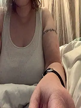 Snapshot of lindamarie_ chatting on September 28, 2025, 2:24 pm lindamarie online show from September 28, 2025, 2:24 pm