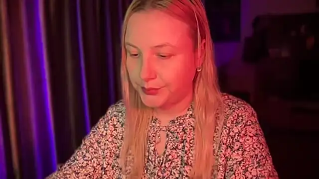 BikiHellena online show from October 28, 2025, 1:06 am