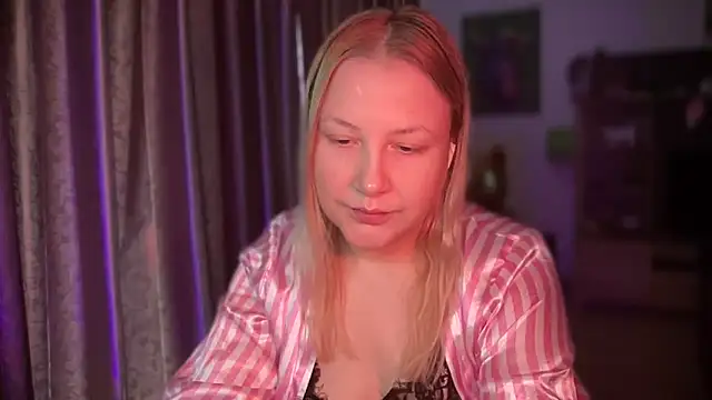 BikiHellena online show from April 7, 2026, 8:27 am