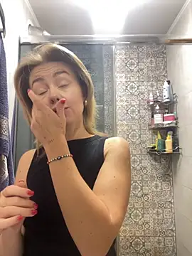 Snapshot of MartaLuna_ chatting on October 24, 2025, 9:30 am MartaLuna online show from October 24, 2025, 9:30 am