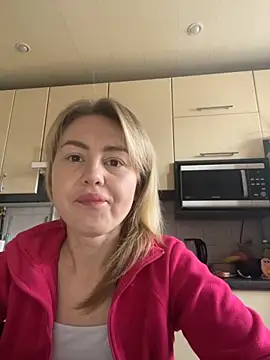 Snapshot of MartaLuna_ chatting on November 5, 2025, 9:56 am MartaLuna online show from November 5, 2025, 9:56 am