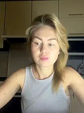 Snapshot of MartaLuna_ chatting on November 11, 2025, 12:11 pm MartaLuna online show from November 11, 2025, 12:11 pm