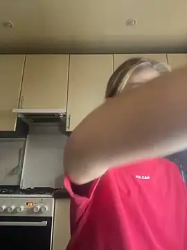 Snapshot of MartaLuna_ chatting on November 28, 2025, 11:54 am MartaLuna online show from November 28, 2025, 11:54 am