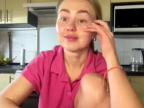 MartaLuna  online show from March 31, 2026, 8:11 pm