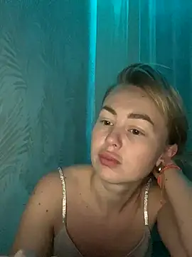 Snapshot of MartaLuna_ chatting on November 3, 2025, 7:17 pm MartaLuna online show from November 3, 2025, 7:17 pm