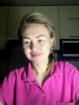 Snapshot of MartaLuna_ chatting on November 29, 2025, 8:42 pm MartaLuna online show from November 29, 2025, 8:42 pm