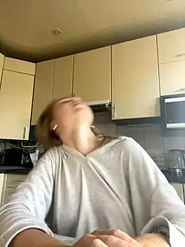 Snapshot of MartaLuna_ chatting on October 26, 2025, 8:26 am MartaLuna online show from October 26, 2025, 8:26 am