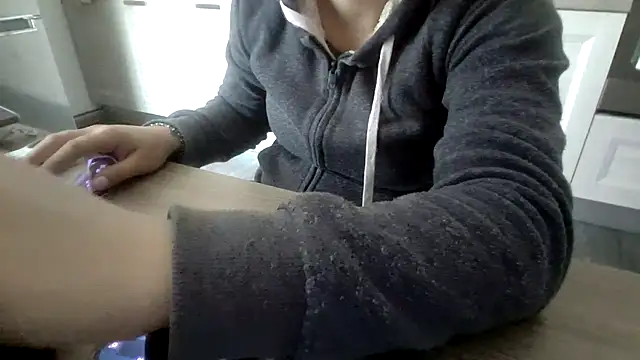 Snapshot of Camaleontica chatting on November 12, 2025, 8:51 am Camaleontica online show from November 12, 2025, 8:51 am