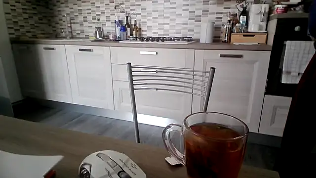 Snapshot of Camaleontica chatting on November 6, 2025, 11:36 am Camaleontica online show from November 6, 2025, 11:36 am