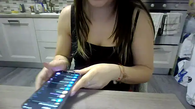 Snapshot of Camaleontica chatting on November 8, 2025, 12:47 am Camaleontica online show from November 8, 2025, 12:47 am