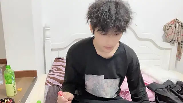 yangyang-2563 online show from October 16, 2025, 12:02 pm