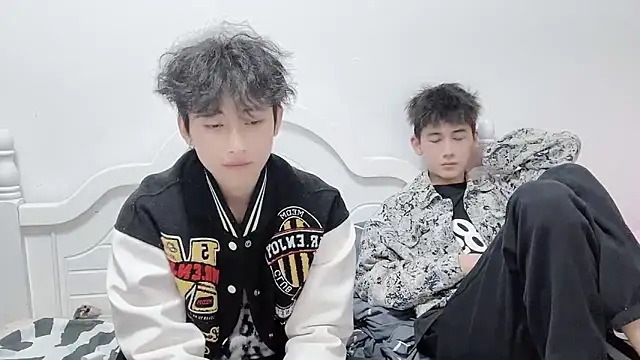 yangyang-2563 online show from October 19, 2025, 12:08 pm