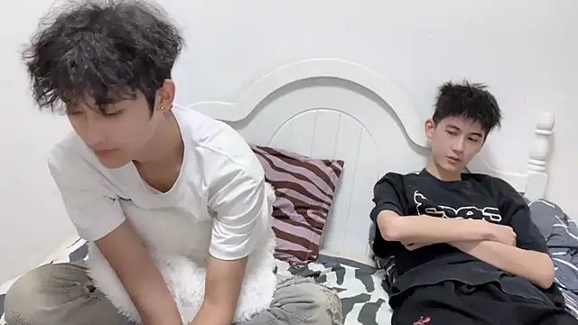 yangyang-2563 online show from October 11, 2025, 12:39 pm