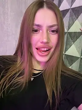 Elizabeth Tay online show from March 18, 2026, 6:31 pm