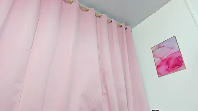 miajhonsonx online show from June 3, 2026, 2:33 pm