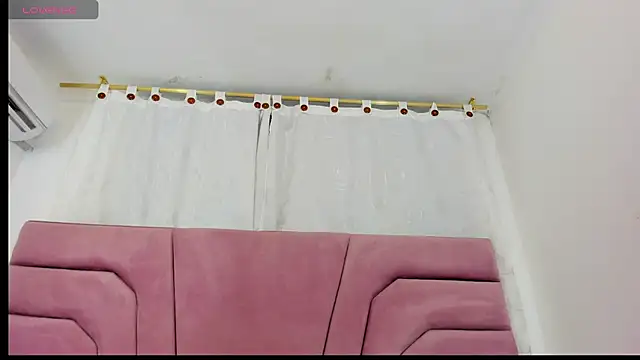 miajhonsonx online show from April 10, 2026, 4:14 pm