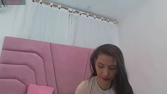 miajhonsonx online show from April 8, 2026, 1:45 pm