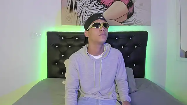 Snapshot of xxKamadevaxx chatting on February 3, 2026, 12:32 pm xxKamadevaxx online show from February 3, 2026, 12:32 pm