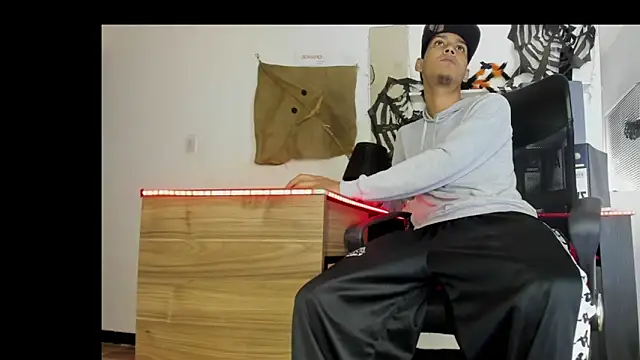 xxKamadevaxx online show from October 26, 2025, 1:55 pm