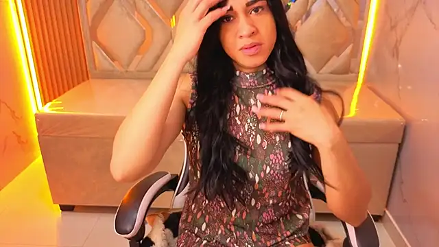 Snapshot of Maia_Tx chatting on December 15, 2025, 12:55 pm Maia Tx online show from December 15, 2025, 12:55 pm