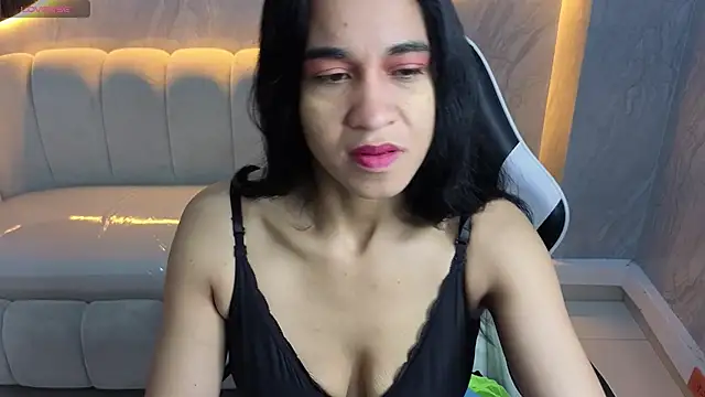 Snapshot of Maia_Tx chatting on November 8, 2025, 1:03 pm Maia Tx online show from November 8, 2025, 1:03 pm