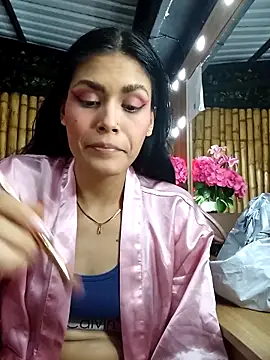 Snapshot of Isa_Rouse__ chatting on November 20, 2025, 2:01 am Isa Rouse online show from November 20, 2025, 2:01 am