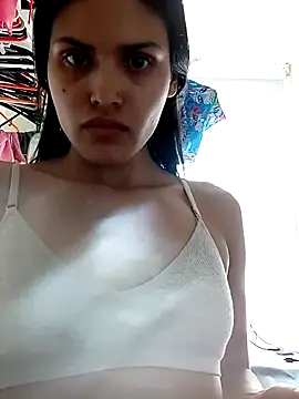 Snapshot of Isa_Rouse__ chatting on October 31, 2025, 2:35 pm Isa Rouse online show from October 31, 2025, 2:35 pm